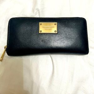 Michael Kors Zip Wallet
